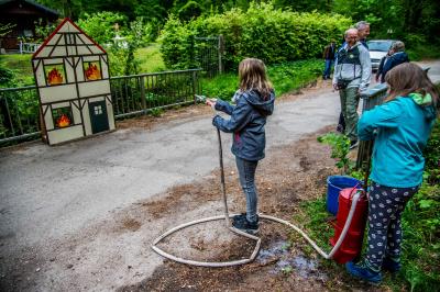 Esslingen-Waeldenbronn: Die Feuerwehr beim Brunnenwandertag
